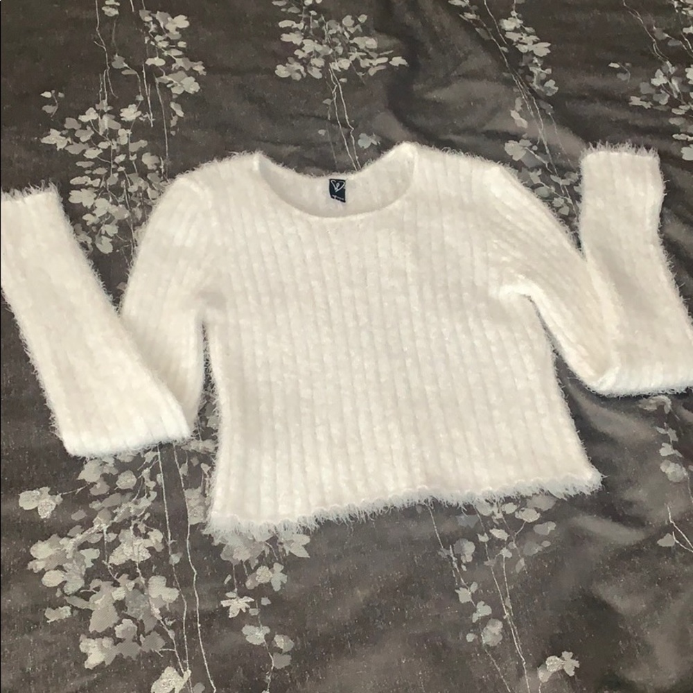 White long sleeve crop top